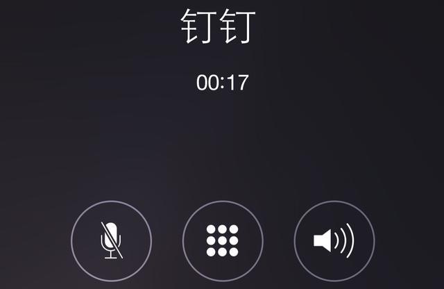 小狗溜出门玩被蛇咬伤脸肿成包子